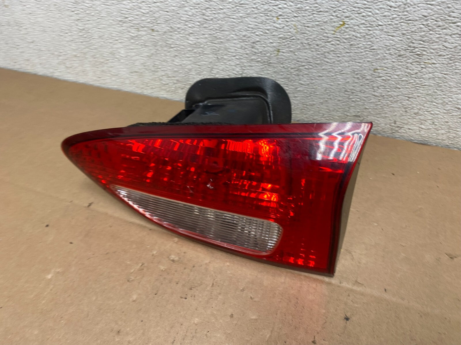 2006 2007 Subaru Tribeca B9 Right Passenger Side Tail Light Inner Oem M3483 DW1