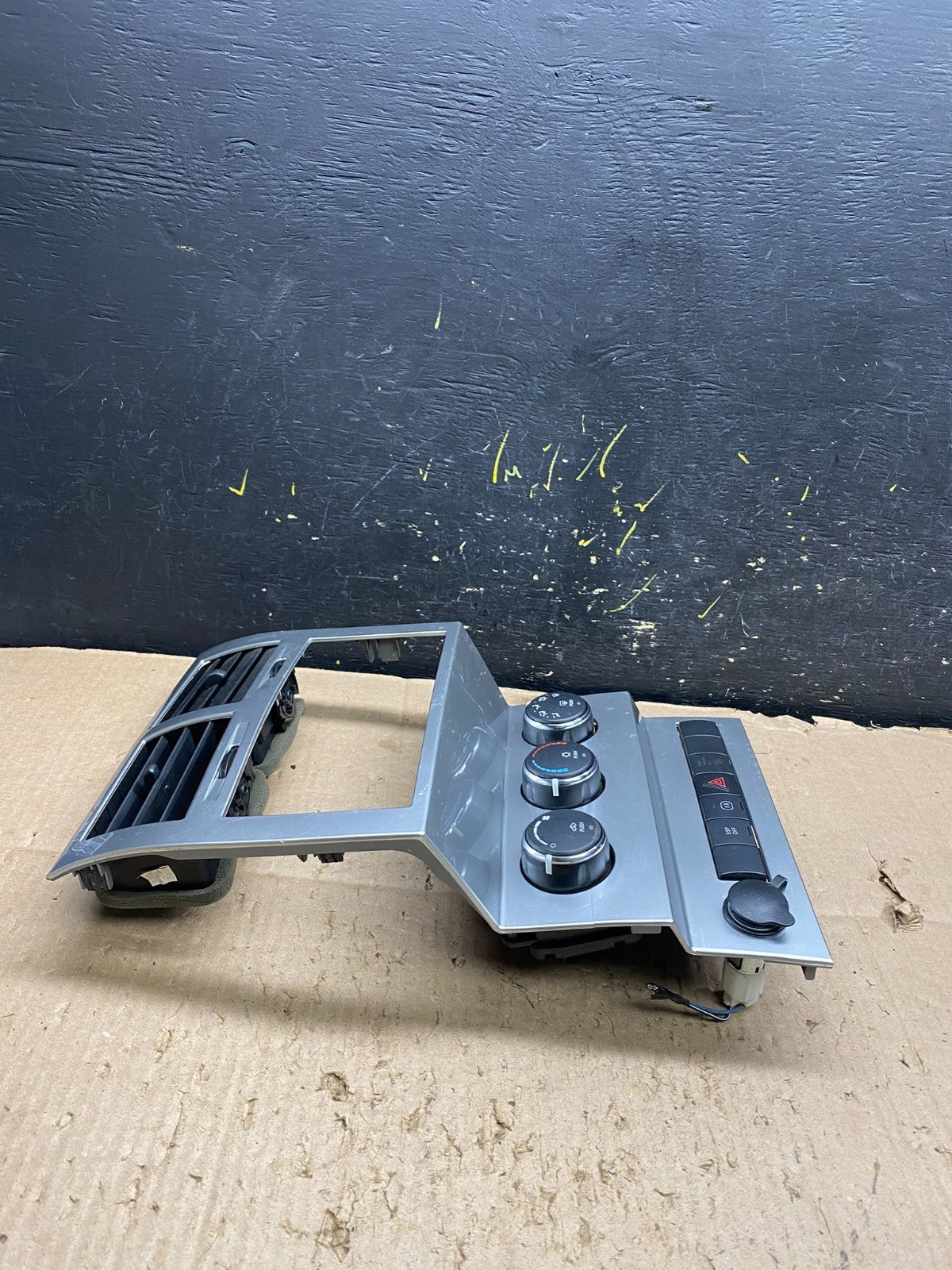 2007 to 2012 Dodge Nitro Dash Climate Temperature Control Radio Bezel Y7846 DG2