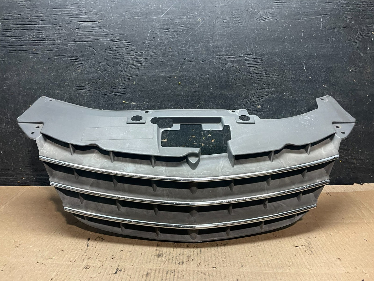 2007 to 2010 Chrysler Sebring Front Upper Grille Grill 0YW36TRMAC OEM x9822 DG0