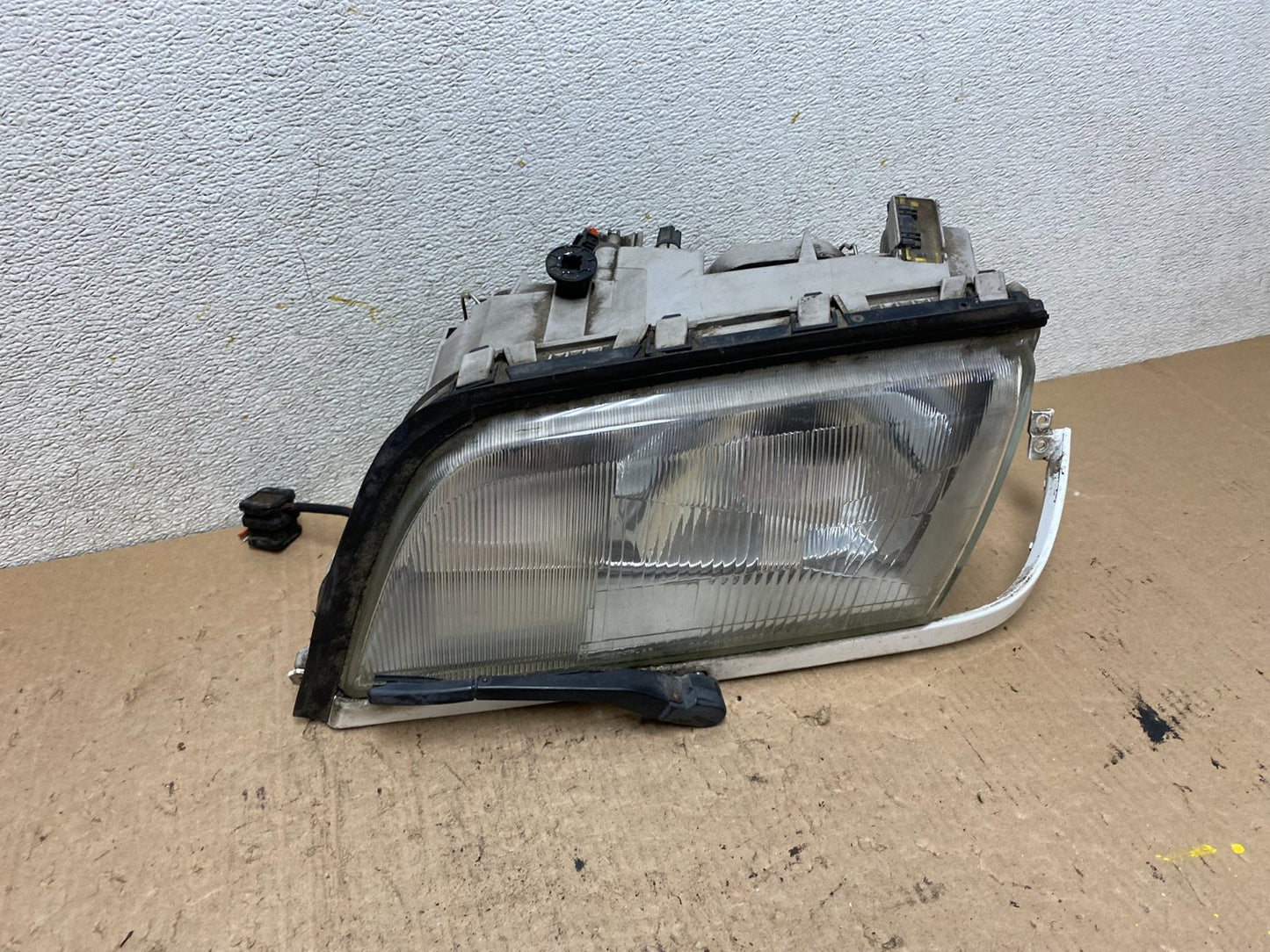 1994 to 1996 Mercedes C-Class Left Driver LH Side Headlight Q2812 DW0