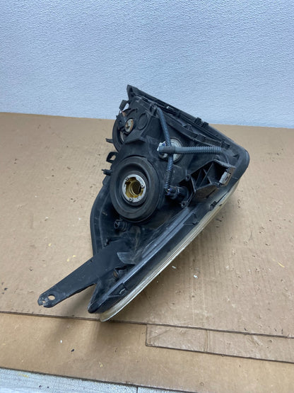 2004-2005 Toyota Sienna Left Driver LH Side Halogen Headlight AB6613 DW10
