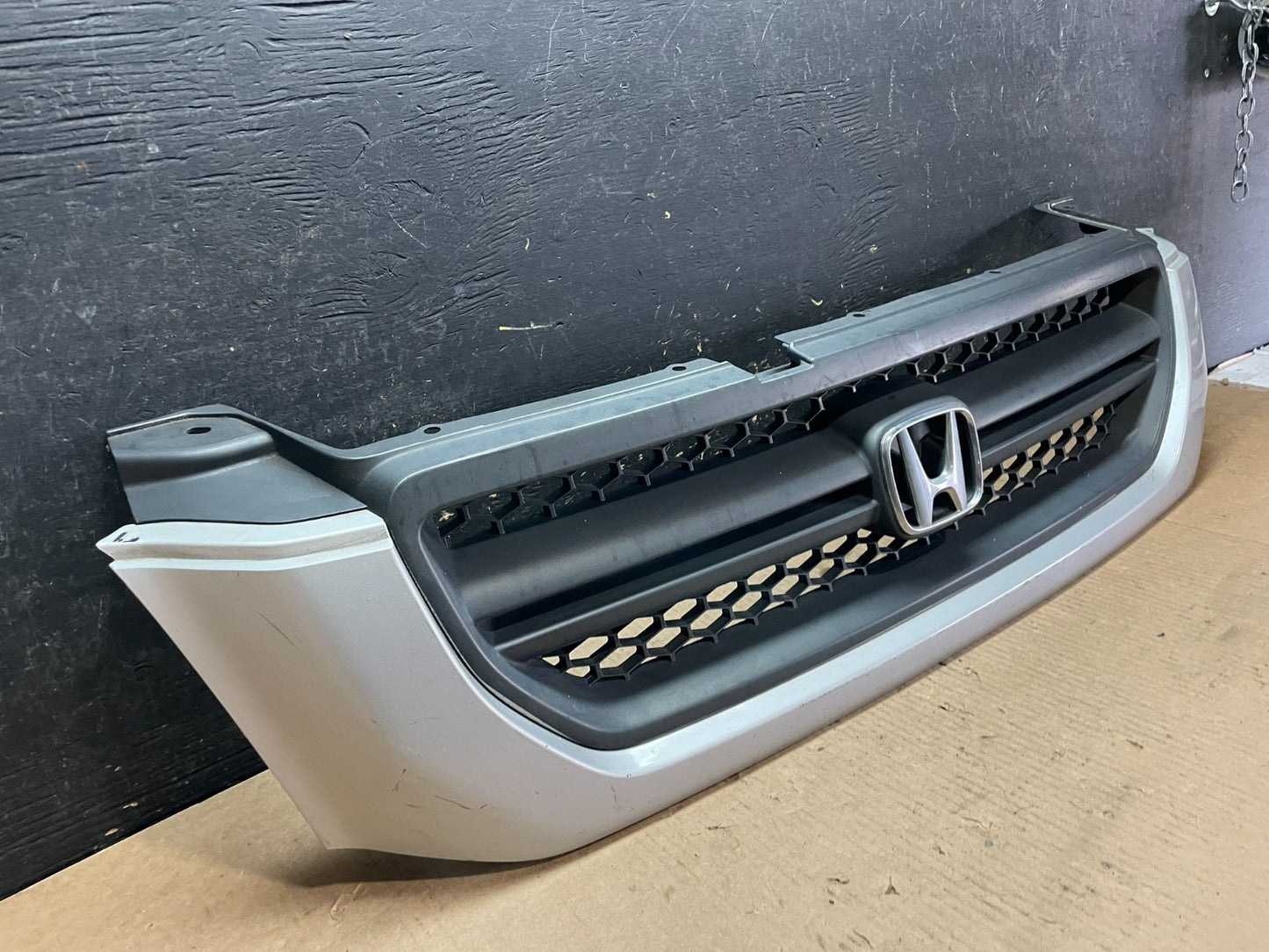 2003 2004 2005 Honda Pilot Front Upper Grill Grille Aftermarket Y9595 DG1