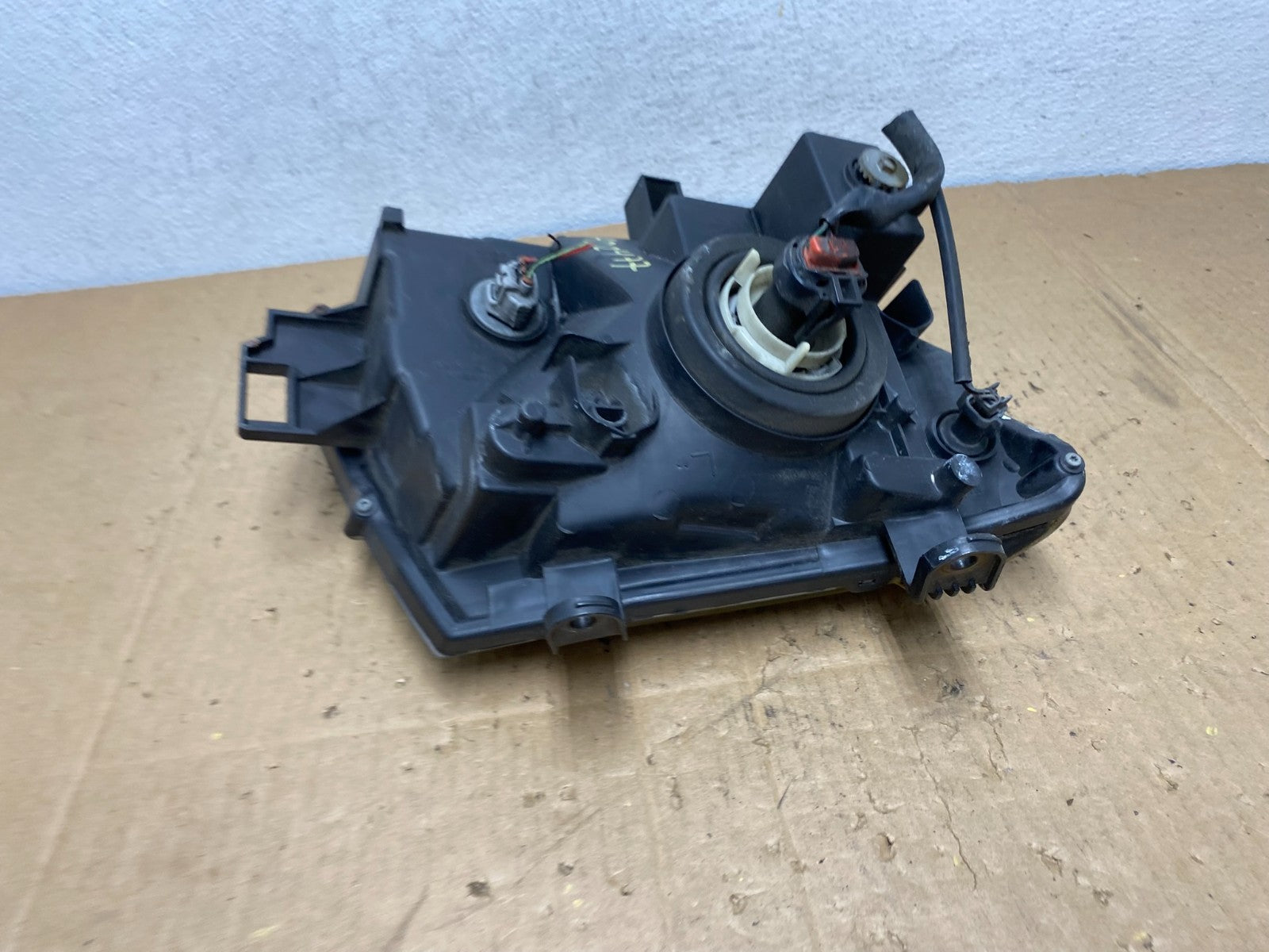 2005 - 2015 Nissan Xterra Driver Left LH Side Headlight AD2477 DW6