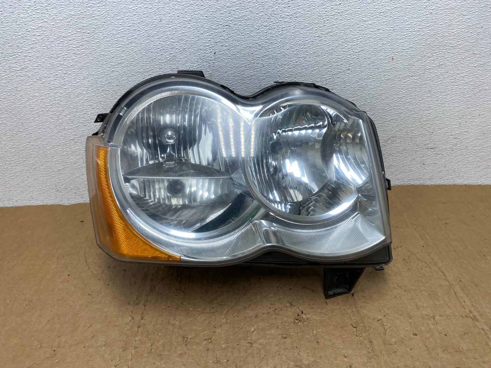 2008-2010 Jeep Grand Cherokee Right RH Side Halogen Headlight AD0621 DW0