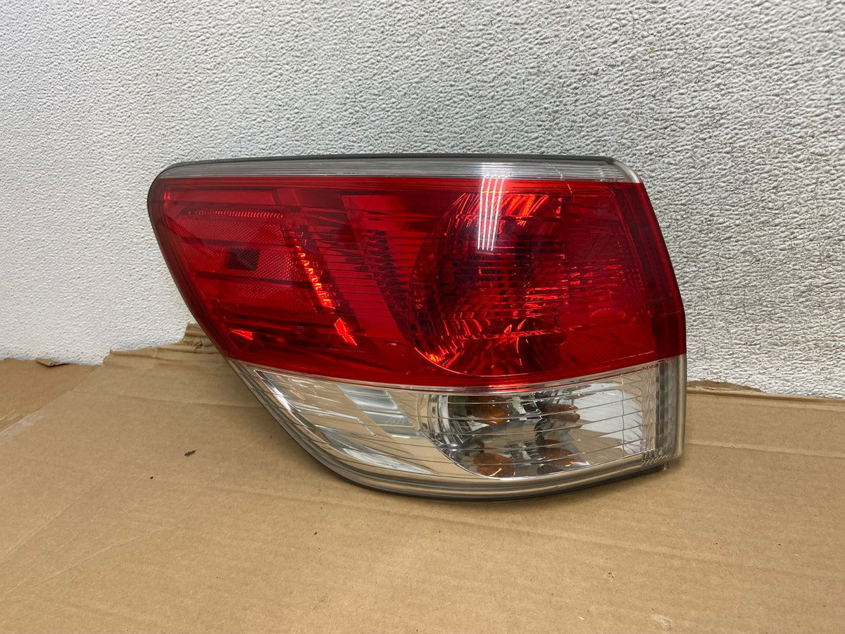 2013 to 2016 Nissan Pathfinder Left Driver Lh Side Tail light AG9142 LK2