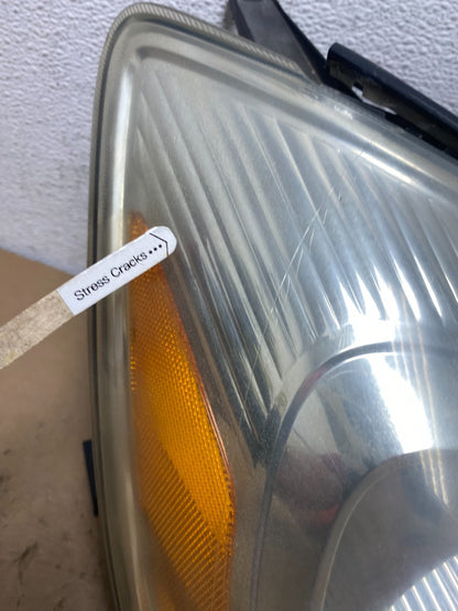 2004-2005 Toyota Sienna Right Passenger Halogen Headlight AD8011 DW4