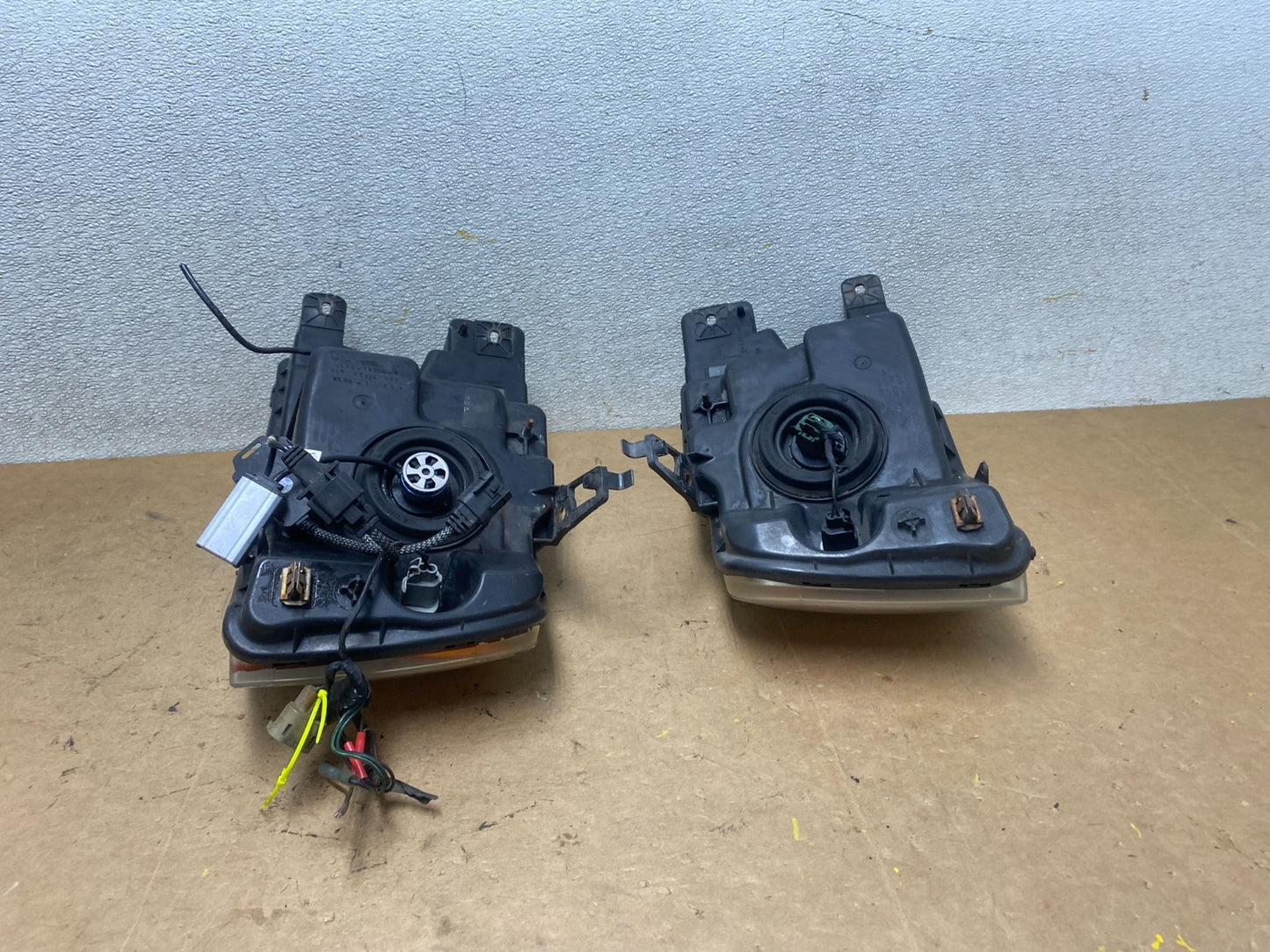 2004 to 2008 Ford F-150 F150 Left+Right Halogen Headlights X5608 DW17