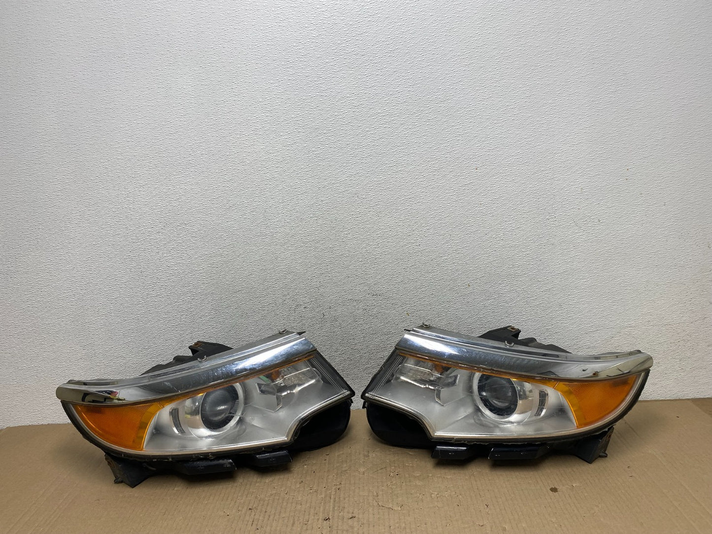 2011 to 2014 Ford Edge Front Left+Right Headlights Halogen AE9687 DW0