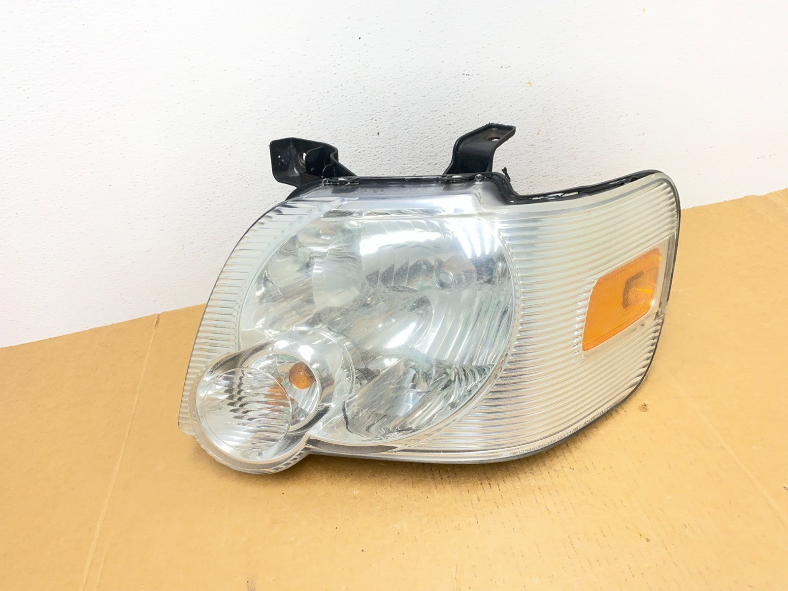 2006 2007 2008 2009 2010 Ford Explorer Left Driver LH Side Headlight AD9067 DW0