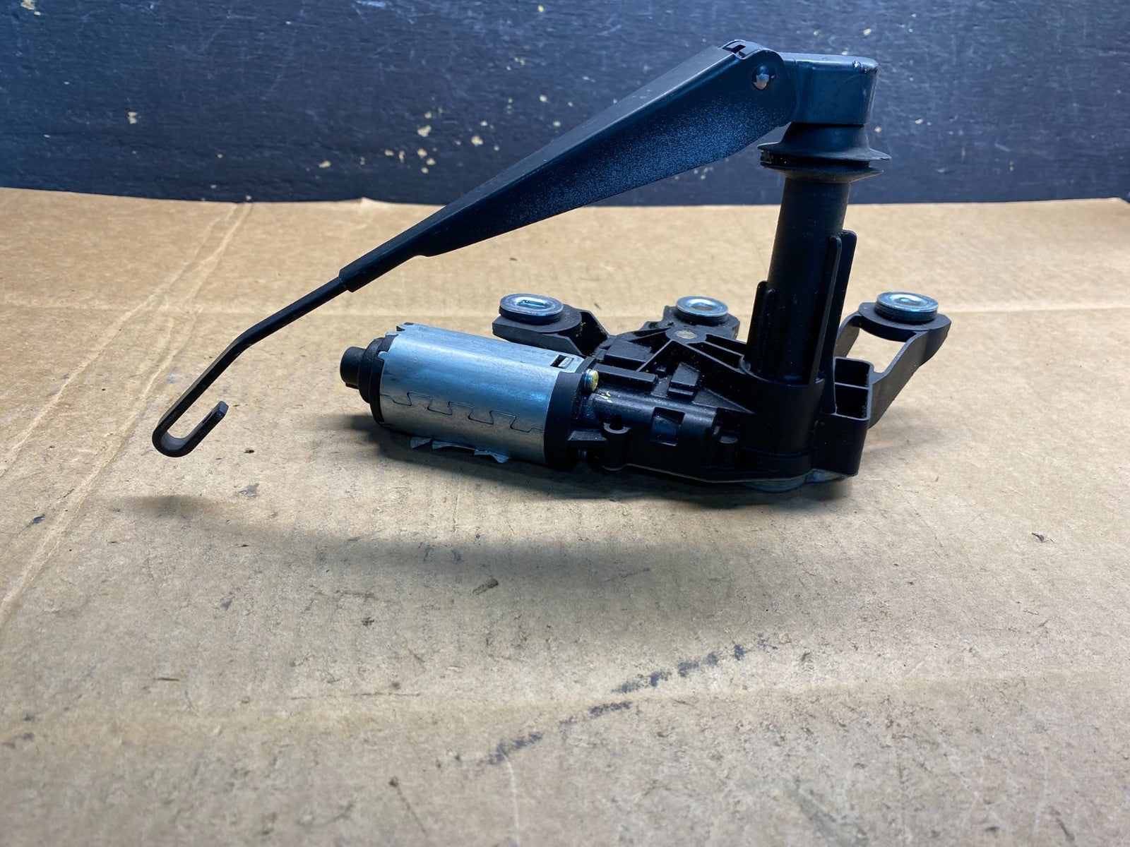 2008-2012 Land Rover LR2 Rear Glass Windshield Wiper Motor ab3772 DG3