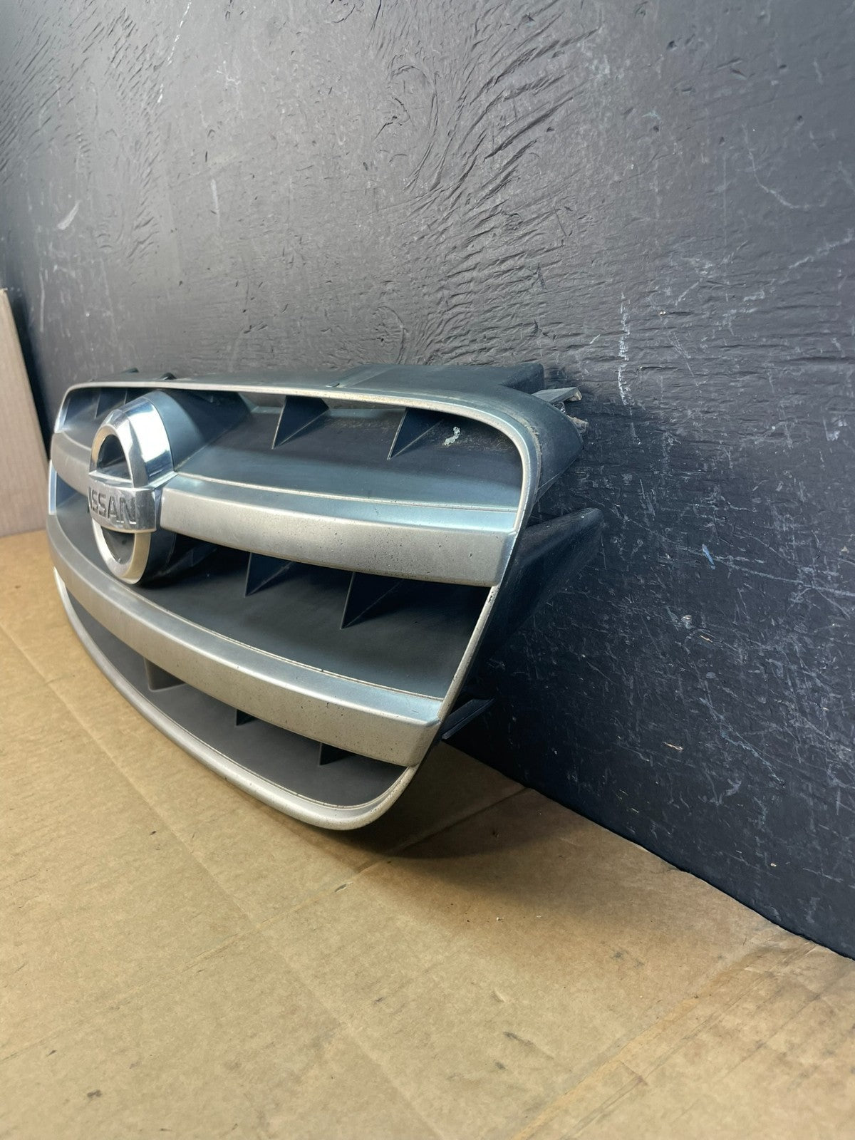 2002 to 2003 Nissan Maxima Front Upper Grill Grille AC5097 DG2