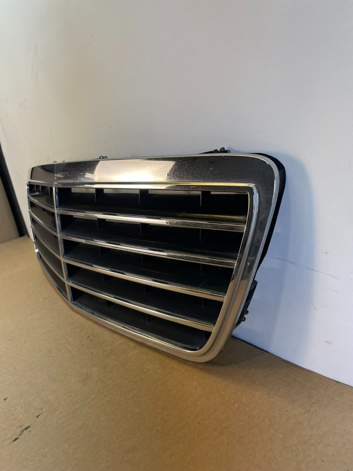 2000 to 2003 Mercedes Benz E-Class E320 E55 Front Upper Grill Grille AH0323 DG1