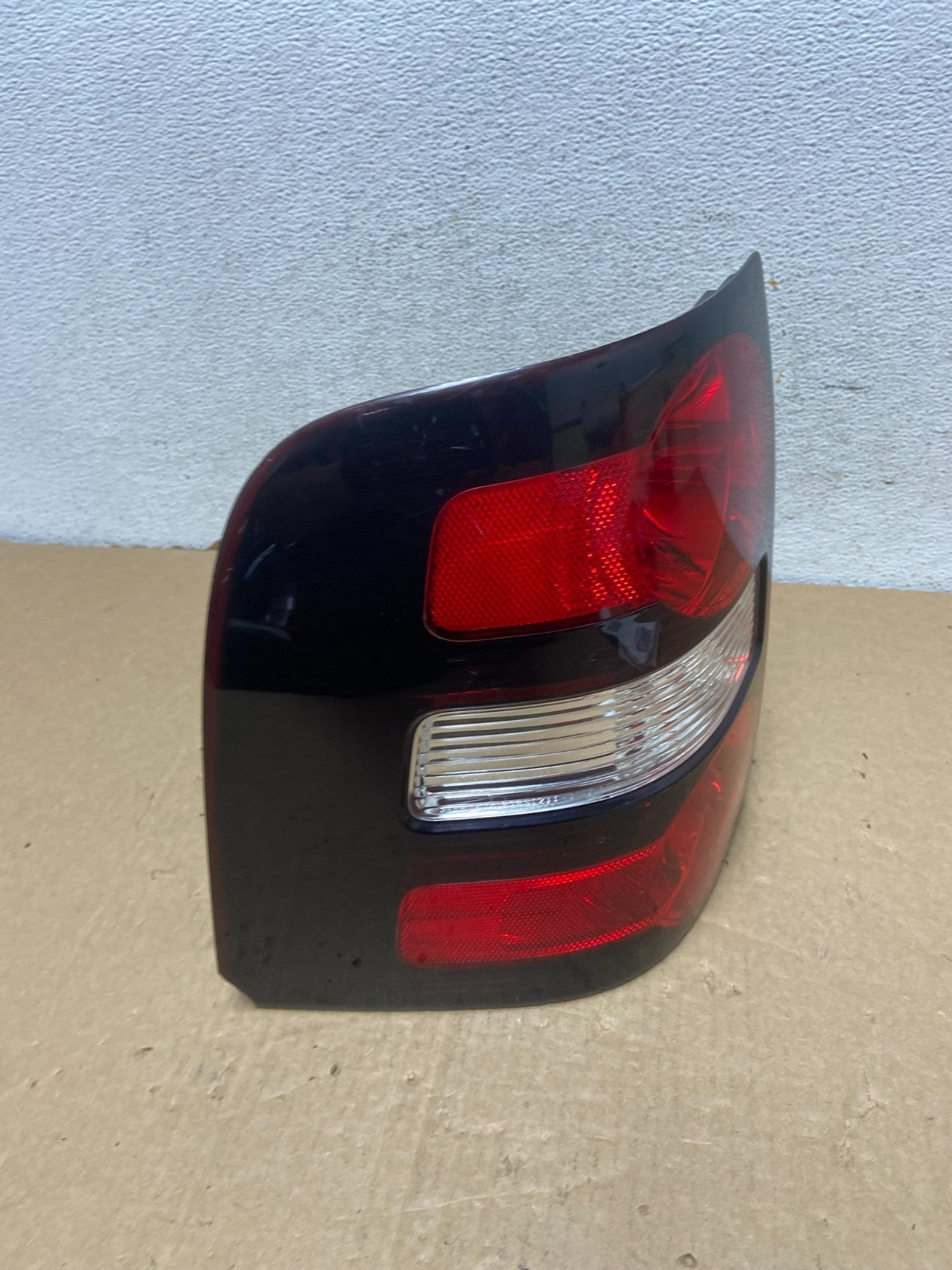 2006 to 2010 Ford Explorer Left Driver Lh Side Tail light AF7353 DW2