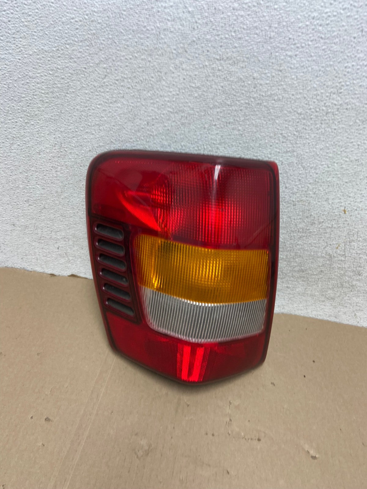 1999 - 2004 Jeep Grand Cherokee WJ Left Driver Lh Tail Light AG6832 LK0