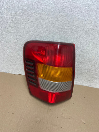 1999 - 2004 Jeep Grand Cherokee WJ Left Driver Lh Tail Light AG6832 LK0