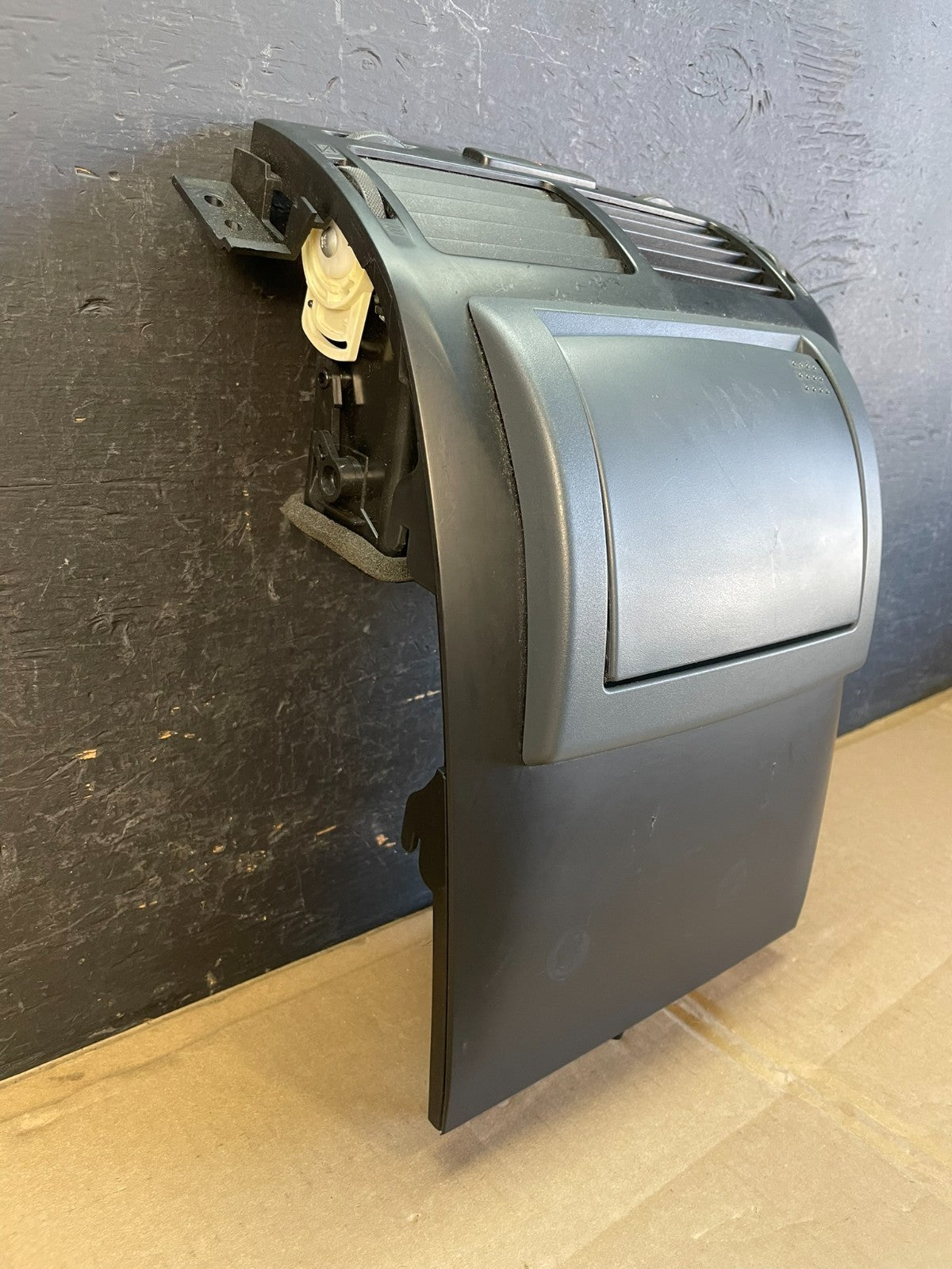 2007 to 2013 Suzuki Grand Vitara Center Console Air Vent ac5471 DG2