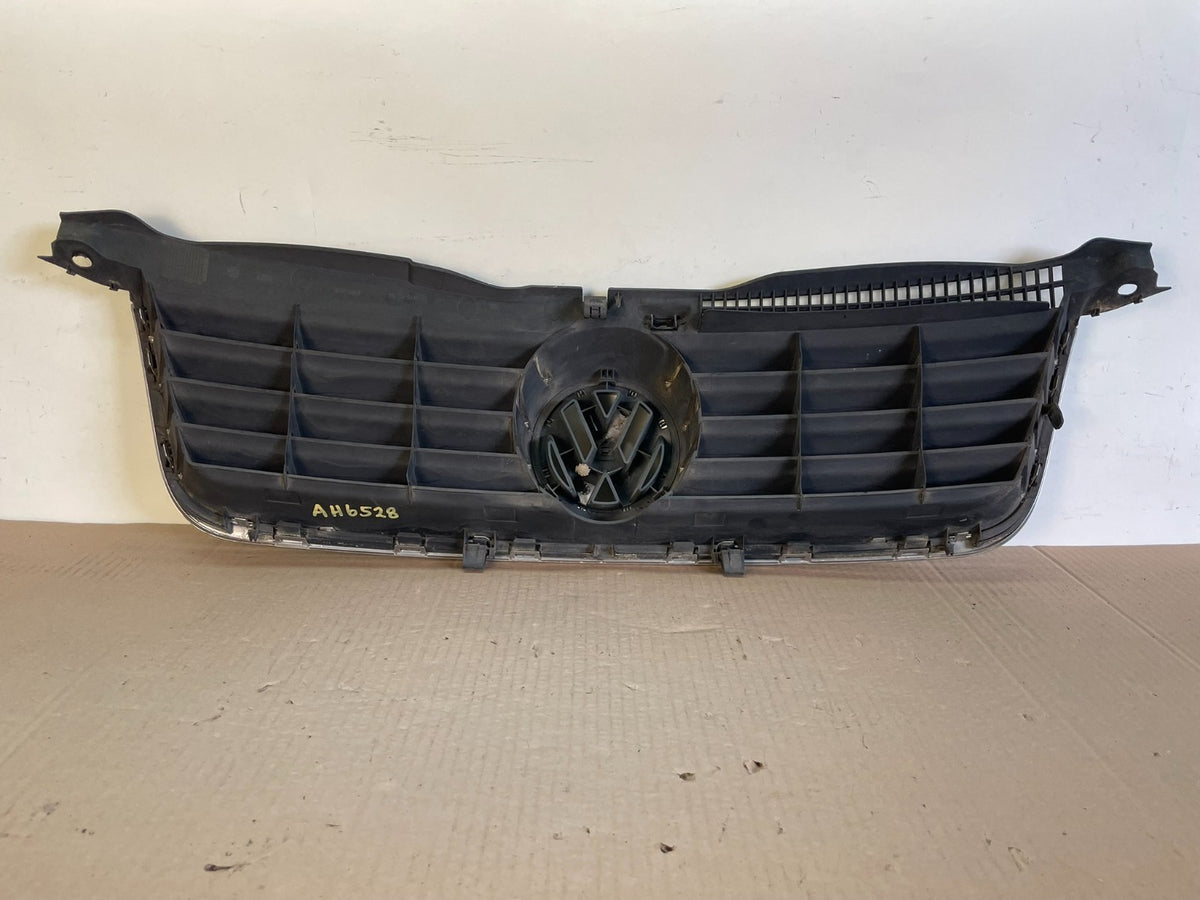 2001 to 2005 Volkswagen Passat Front Upper Grill Grille AH6528 DG3