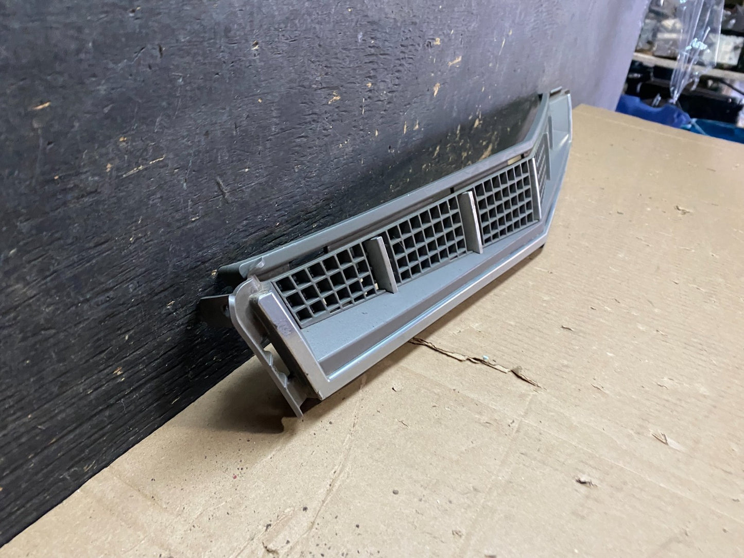 2008 to 2011 Cadillac Cts Front Lower Grill Grille OEM U0154 GD2