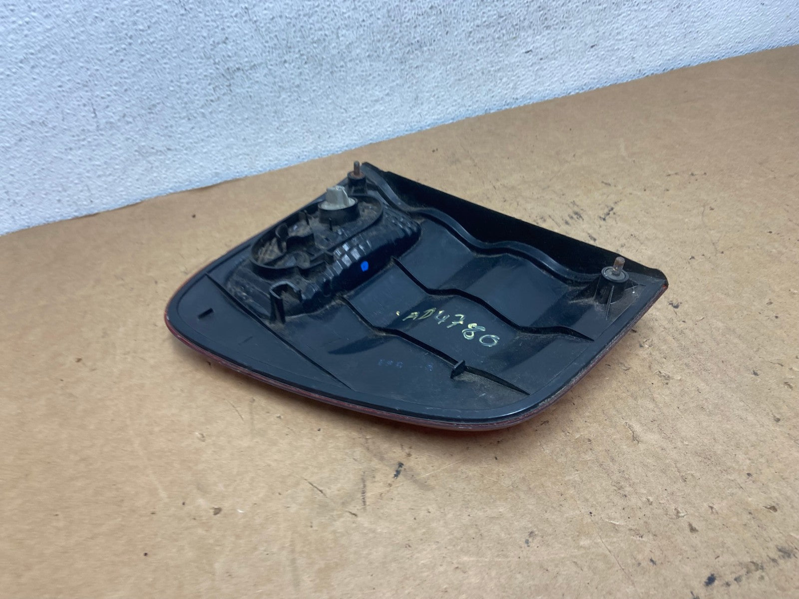 2001- 2004 Toyota Sequoia Driver Left Side Tail light Inner AD4780 LK7