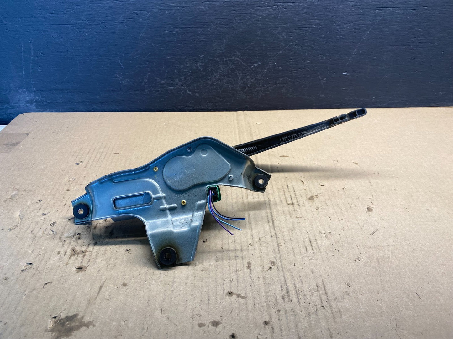 2007 to 2013 Mitsubishi Outlander Rear Windshield Wiper Motor AC09985