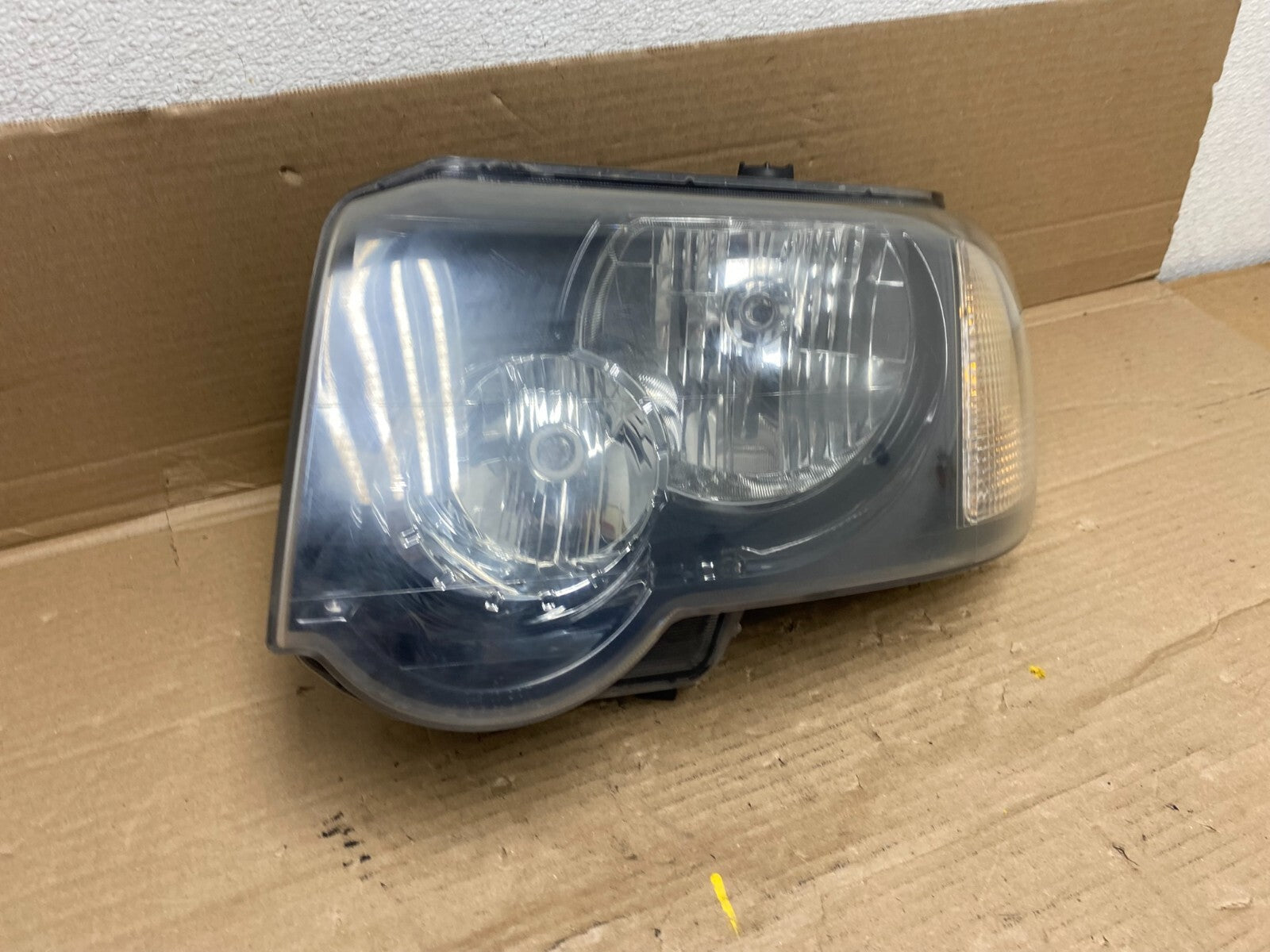 2004-2005 Land Rover Freelander Left Driver LH Halogen Headlight O2521 DW2