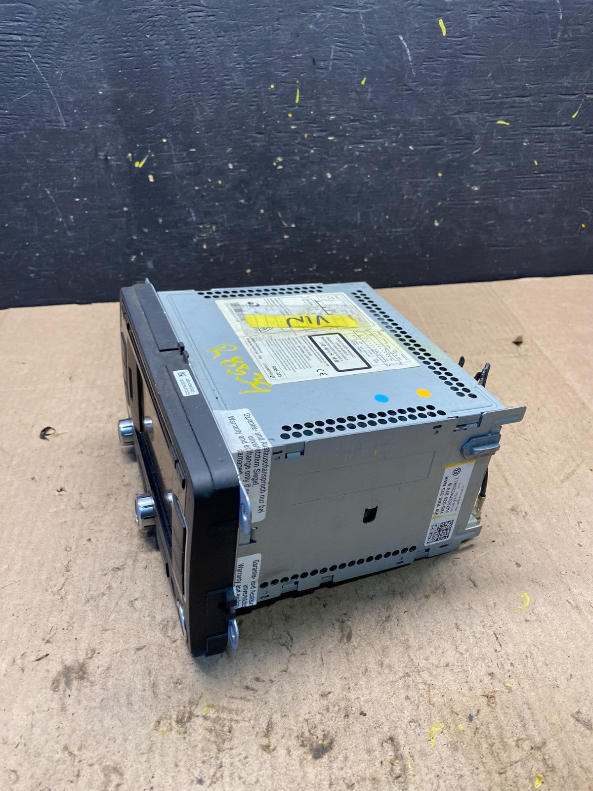2006 to 2009 Volkswagen Tiguan Radio AM/FM CD Player OEM V9121 DG2