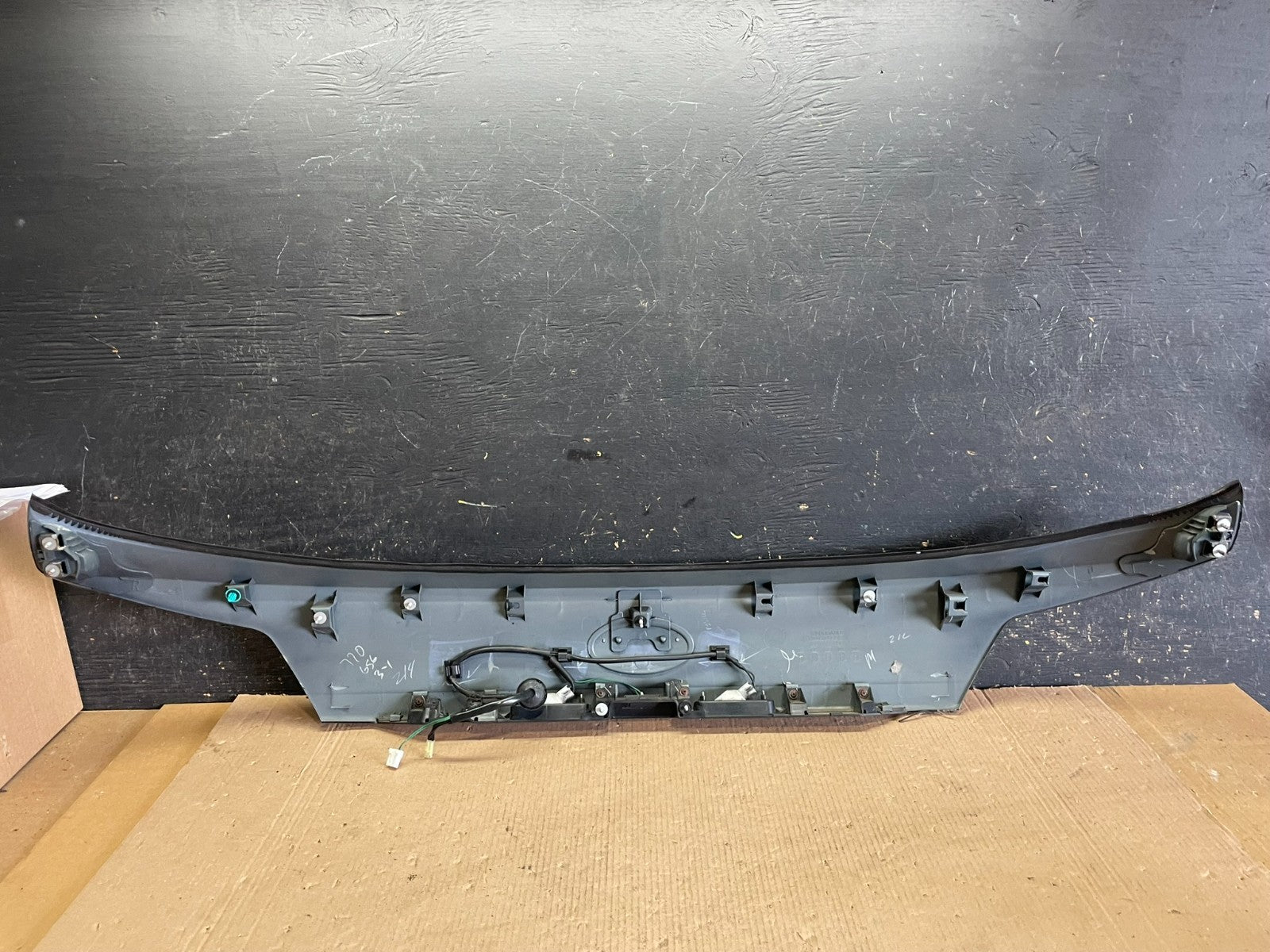 2012-2014 Subaru Outback Rear Liftgate Trunk Panel Trim Molding AA2152 DG9