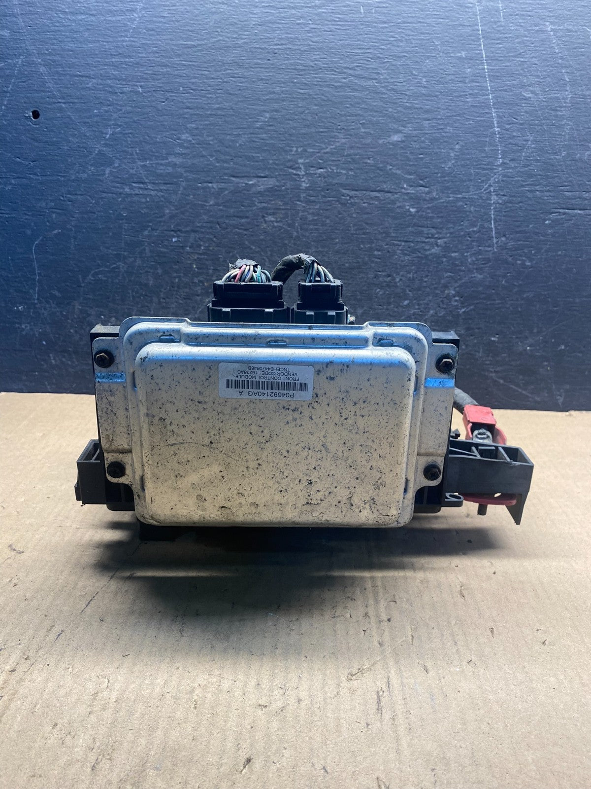 2006 2007 Chrysler 300 Totally Integrated Power Module Fuse Box TIPM AE7786 DW4