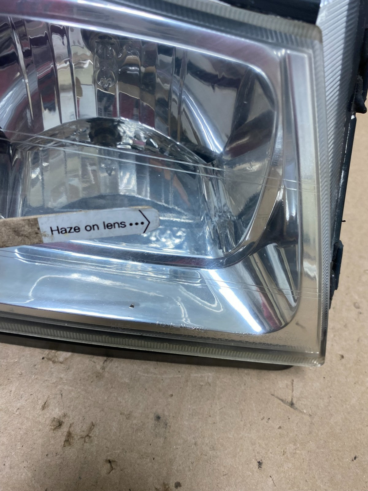 2006 to 2007 Saturn Vue Headlight Right Passenger Side Halogen AE6138 DW5