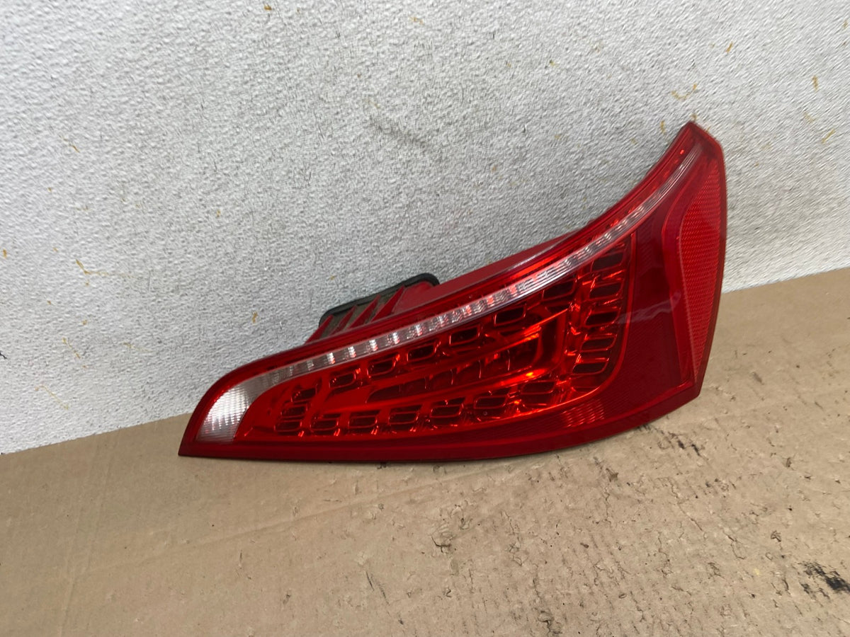 2009 to 2012 Audi Q5 Right Passenger RH Side Tail light AI2538 LK2