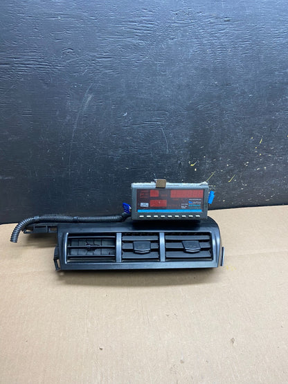 2012 2013 2014 Toyota Prius V Center Dash A/C Air Vents With Trim t4347 DG0