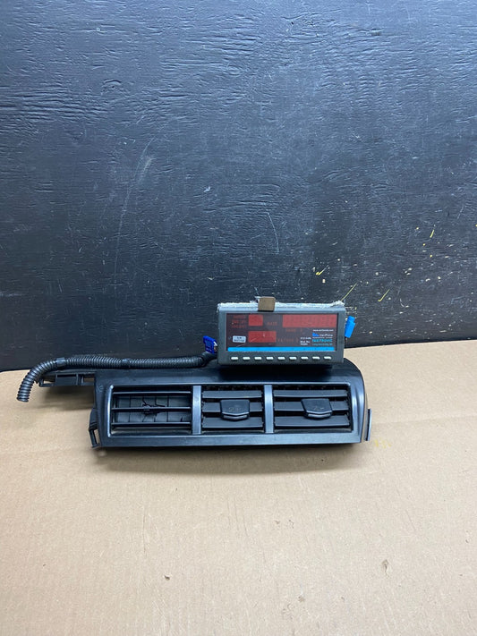 2012 2013 2014 Toyota Prius V Center Dash A/C Air Vents With Trim t4347 DG0