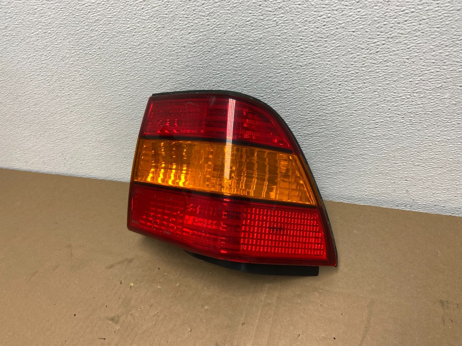 1998 1999 2000 Lexus LS400 Right Passenger RH Side Tail Light AB6352 DW1
