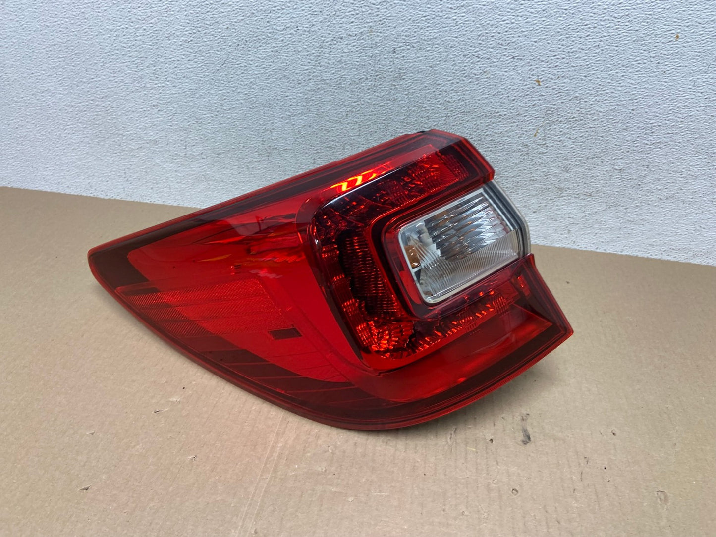 2015 - 2019 Subaru Outback Left Driver LH Tail Light AE6964 LK0
