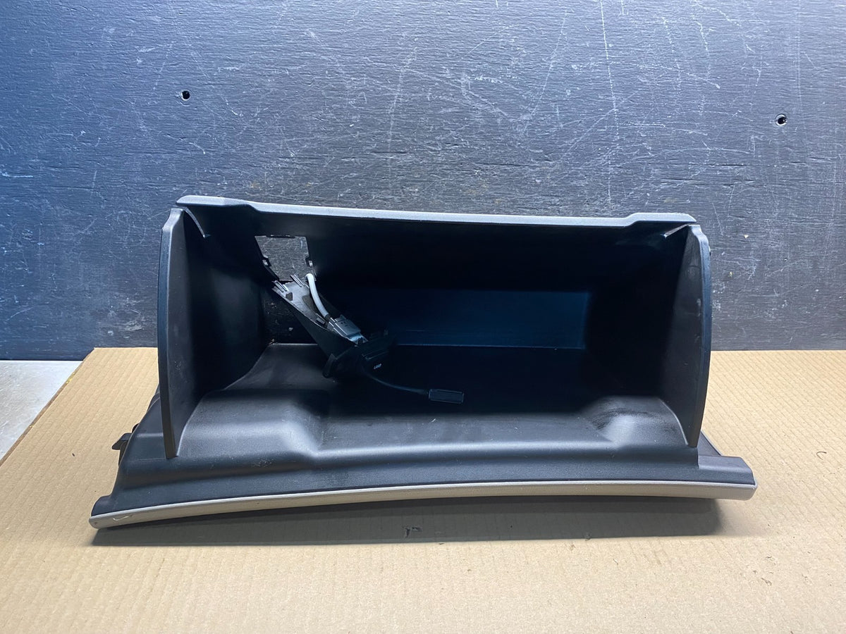 2011 - 2016 Honda Odyssey Glove Box Compartment AH7430 DG4