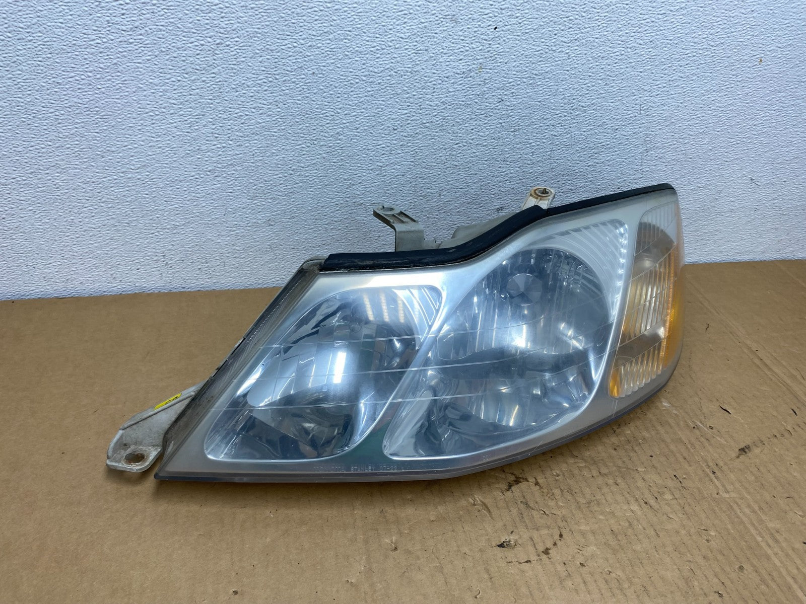 2000 to 2004 Toyota Avalon Halogen Left Driver LH Headlight AC7621 DW2
