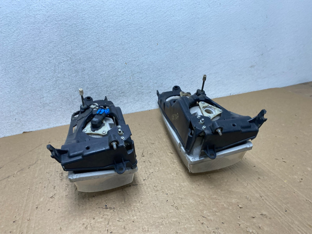1995 - 1996 Toyota Camry Left+Right Side Set Halogen Headlights AG1327 DW12