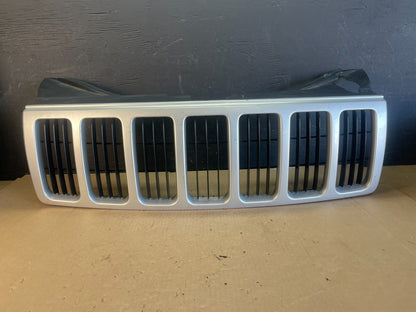 2005 2006 2007 Jeep Grand Cherokee Front Upper Grill Grille AD5711 DW0