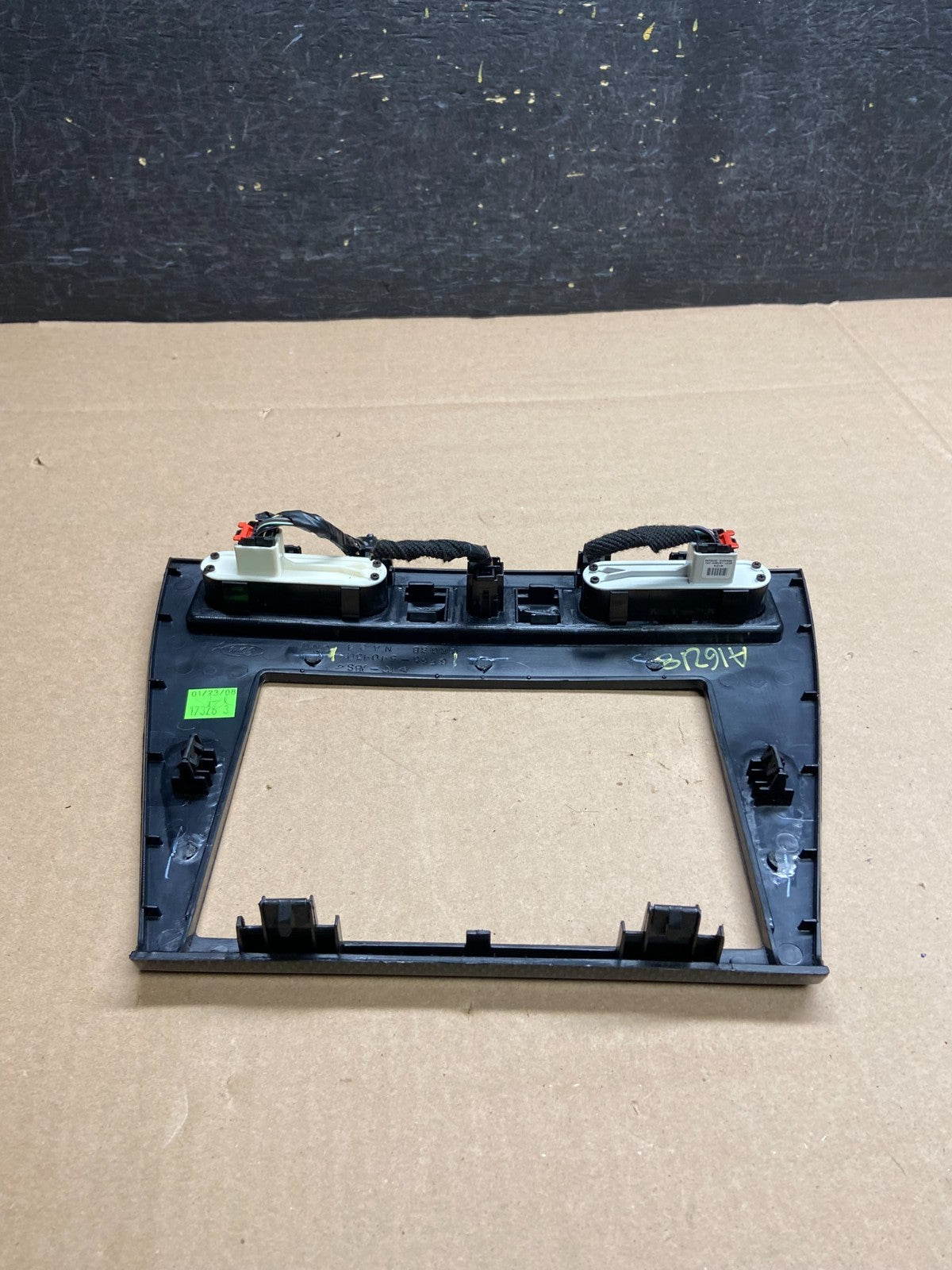 2006 to 2009 Ford Fusion Center Dash Radio Bezel Trim ai6218 DG5