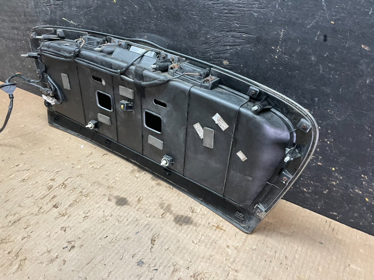 2007 to 2009 Kia Amanti Rear Panel Hatch Gate License Plate Oem Z5572 DG6