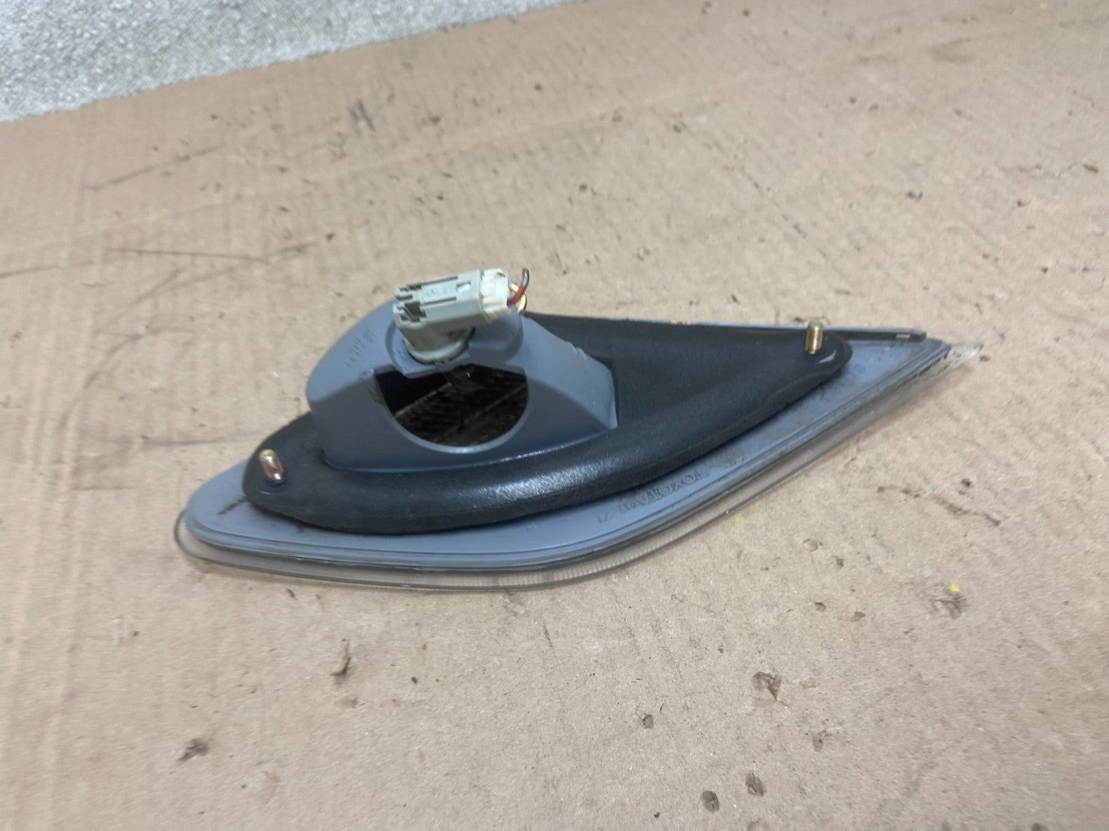 2000 2001 2002 Toyota Avalon Right Passenger Side Inner Tail Light Oem AA0530 DW4