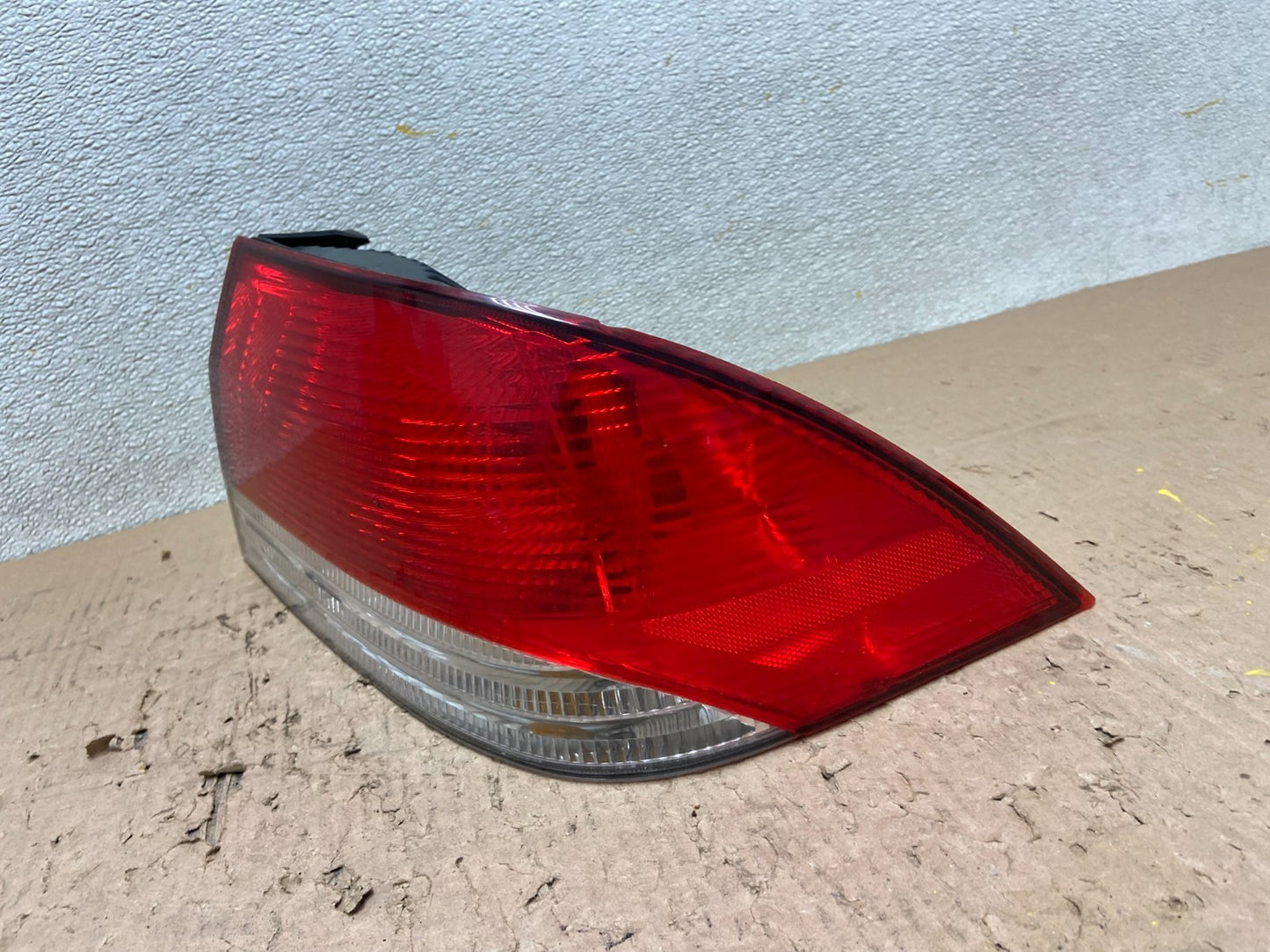 2002-2003 Mitsubishi Lancer Right Passenger RH Tail Light OEM Y0485 DG1