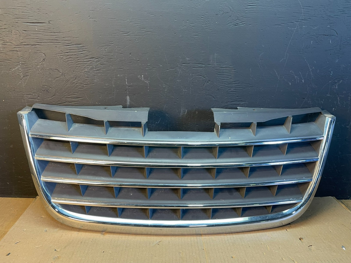 2008 to 2010 Chrysler Town & Country Front Upper Grill Grille Oem AB7891 DG0