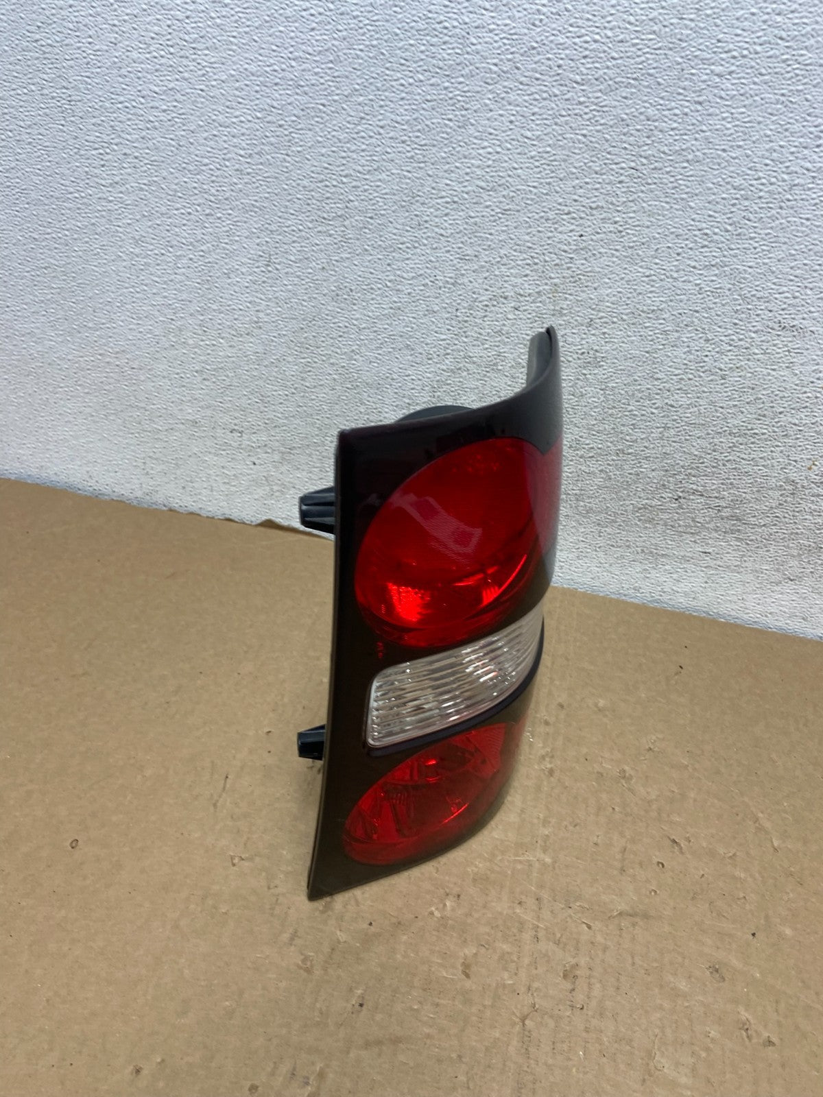 2006 to 2010 Ford Explorer Right Passenger Side Tail light AF7334 DW2