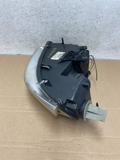 2001-2005 Volkswagen Passat Right Passenger RH Halogen Headlight AH9323 DW5