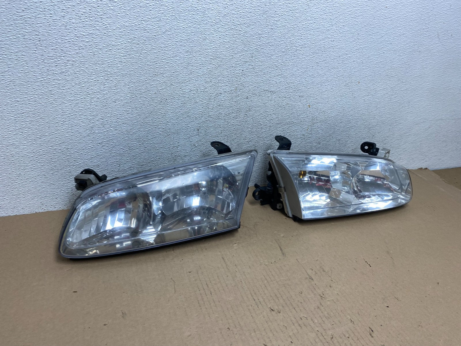 2000 to 2001 Toyota Camry Front Left+Right Side Headlights AE7217 DW2