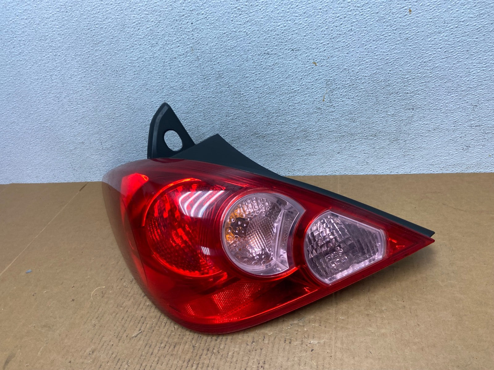 2007 - 2012 Nissan Versa Hatchback Left Driver Side Lh Tail Light AD9345 LK1