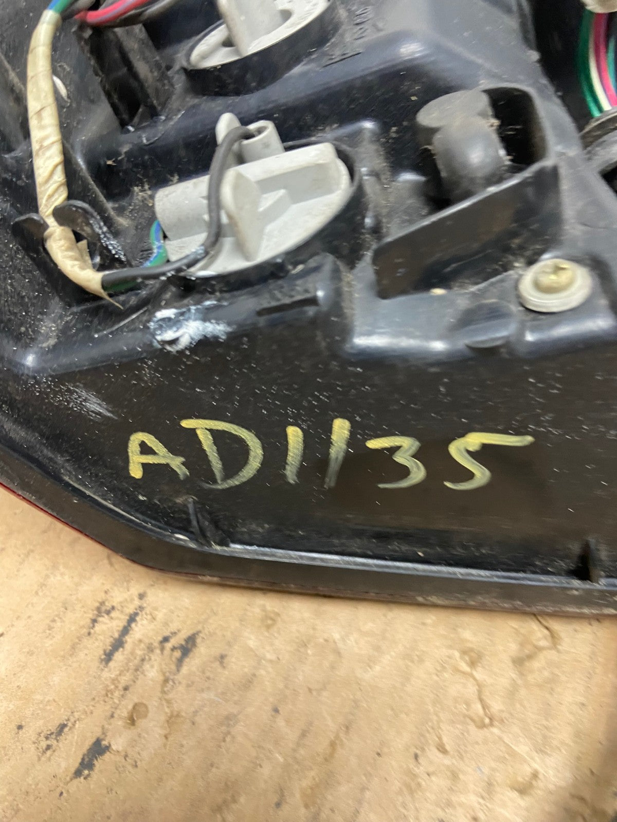 2006-2011 Mitsubishi Endeavor Right Passenger RH Side Tail Light AD1135 LK6