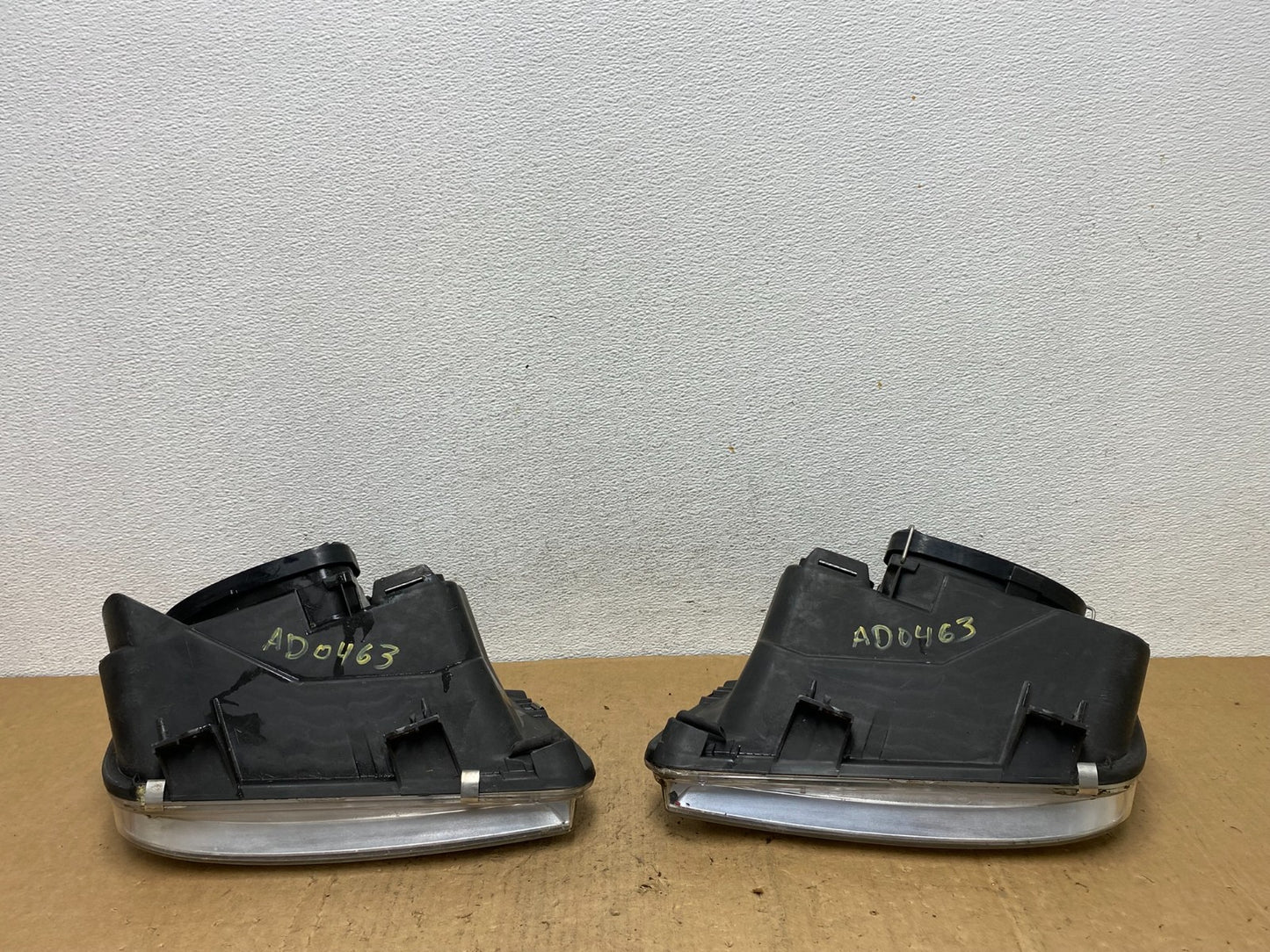 2002 to 2004 Volkswagen Jetta Left+Right Headlights AD0463 DW8