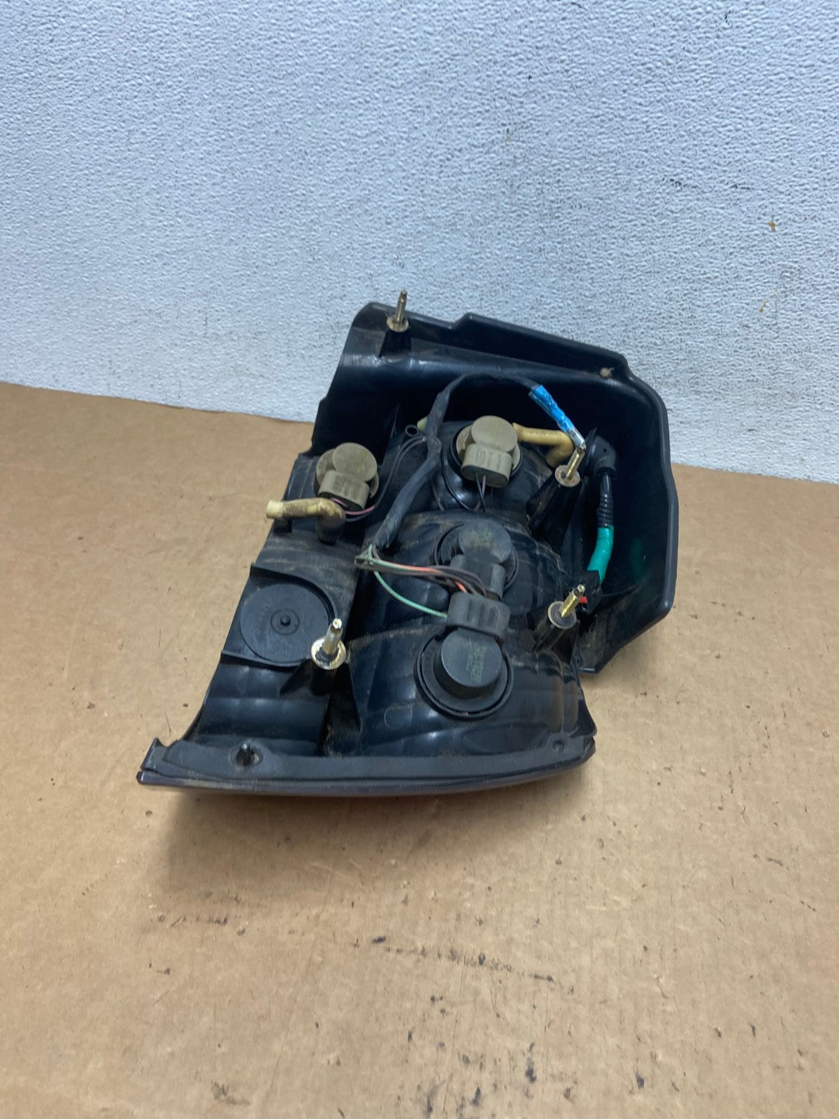 1999 - 2004 Ford Mustang Left Driver Lh Side Tail Light AD4972 LK5
